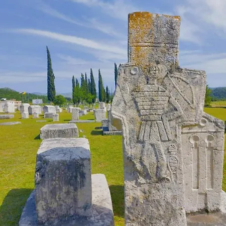 Square Апартаменты Мостар